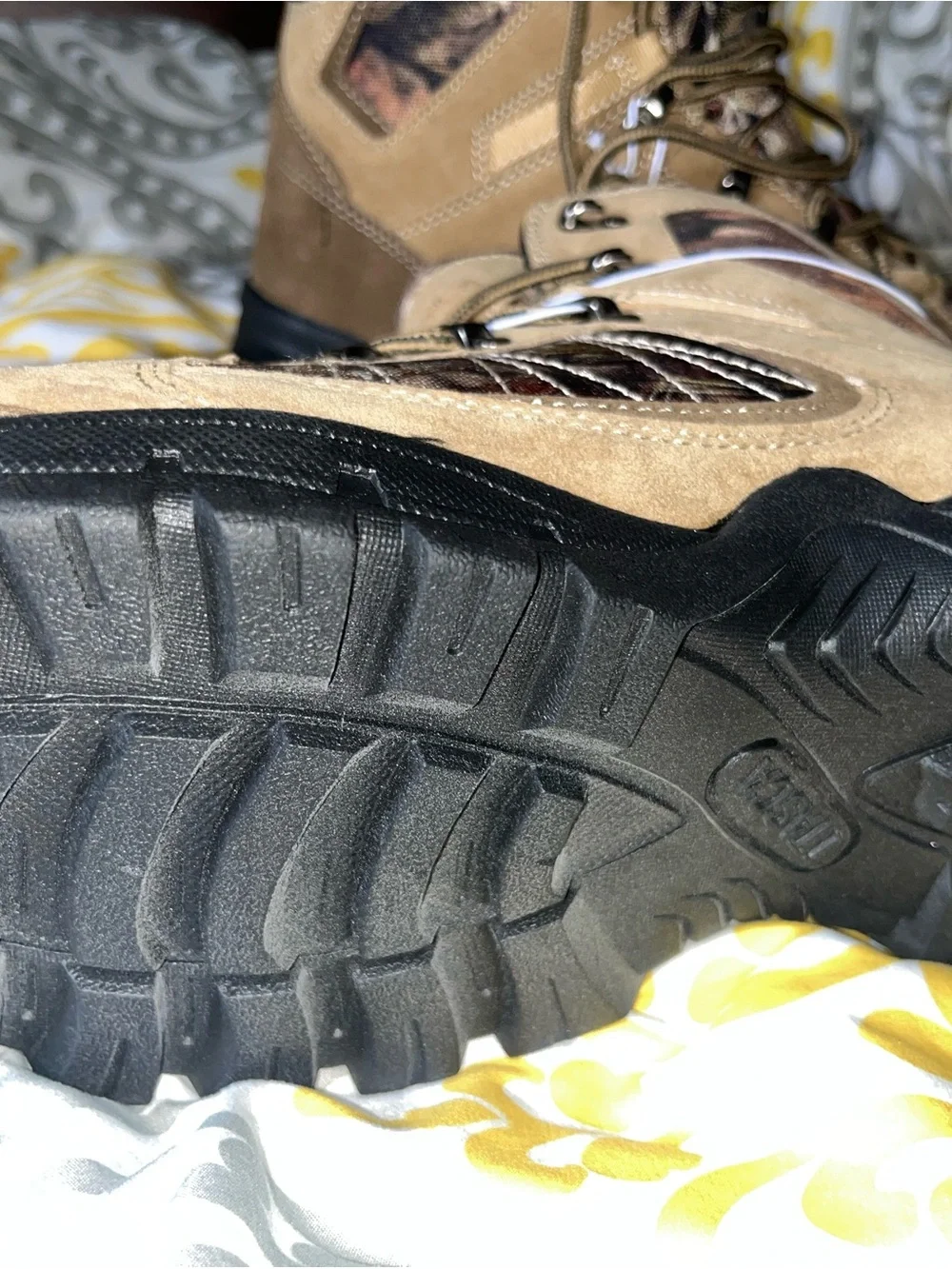 Itasca Waterproof Tan and Camo Hiking Boots Hiking Hunting Boots size M8 W9.5
